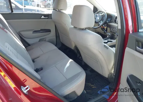 2018 Kia Sportage Lx z USA, uszkodzony, nr VIN KNDPMCAC1J7406181